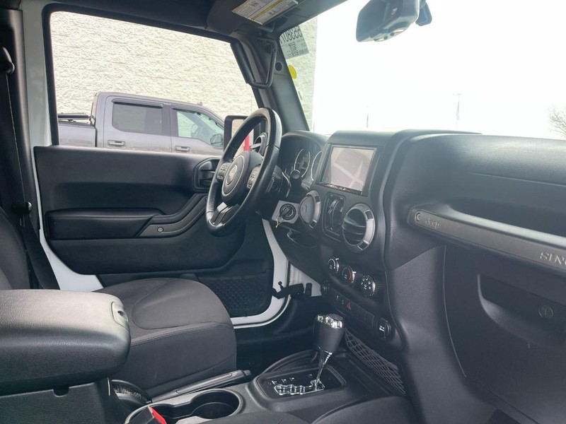 Jeep Wrangler Unlimited Vehicle Image 02