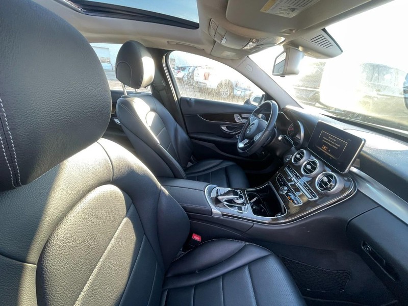 Mercedes-Benz C-Class Vehicle Image 04