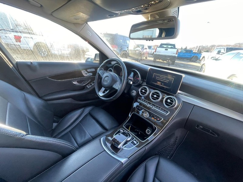 Mercedes-Benz C-Class Vehicle Image 05