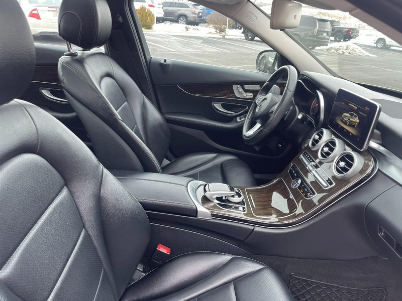 Mercedes-Benz C-Class Vehicle Image 08