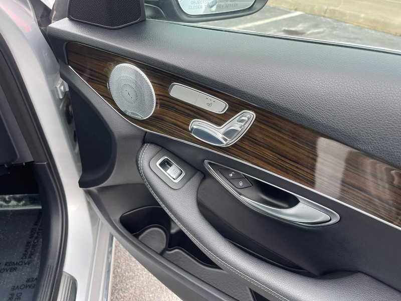 Mercedes-Benz C-Class Vehicle Image 10