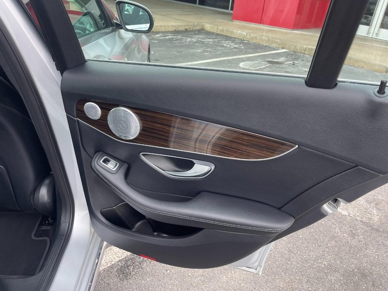 Mercedes-Benz C-Class Vehicle Image 13