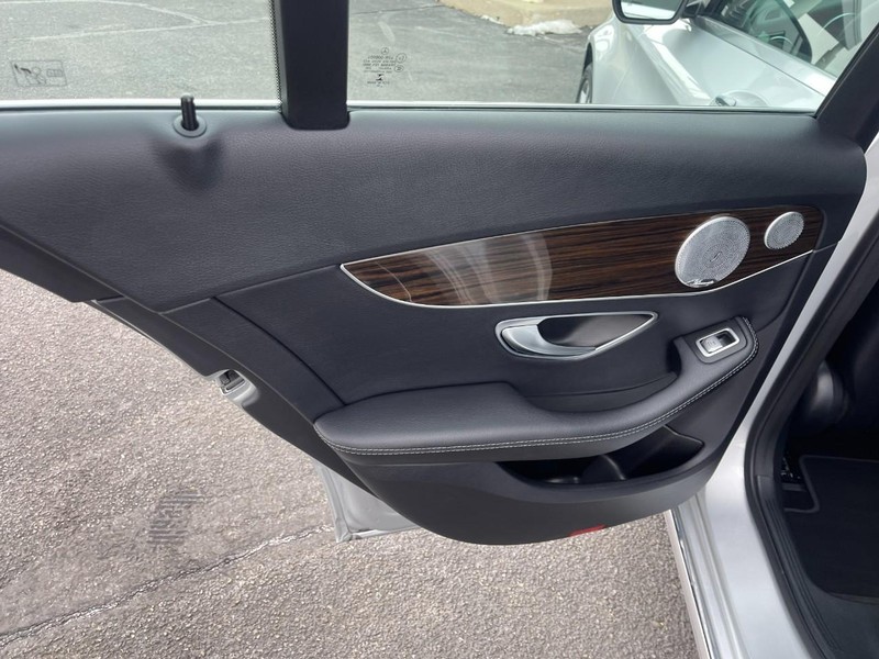 Mercedes-Benz C-Class Vehicle Image 16