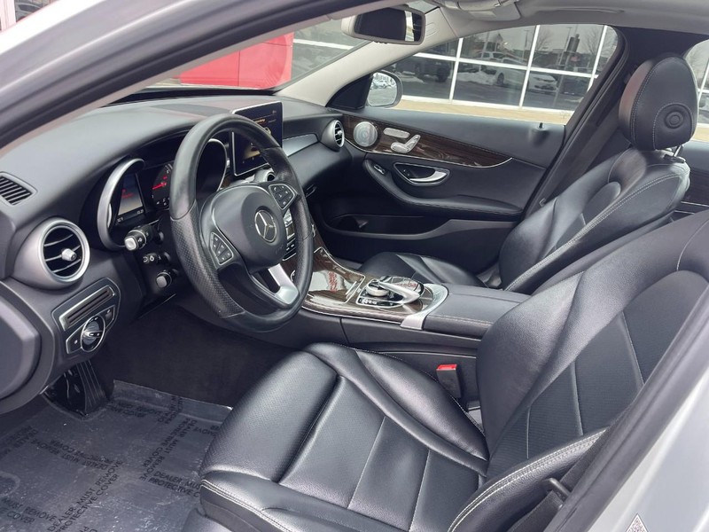 Mercedes-Benz C-Class Vehicle Image 17