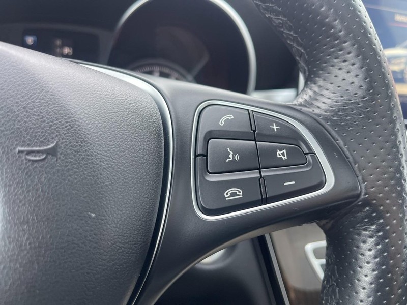 Mercedes-Benz C-Class Vehicle Image 25