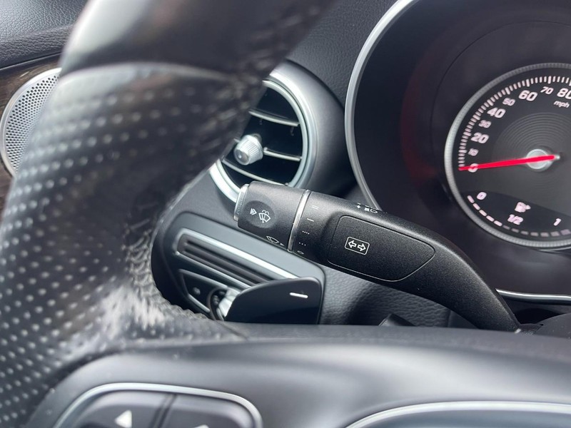 Mercedes-Benz C-Class Vehicle Image 26