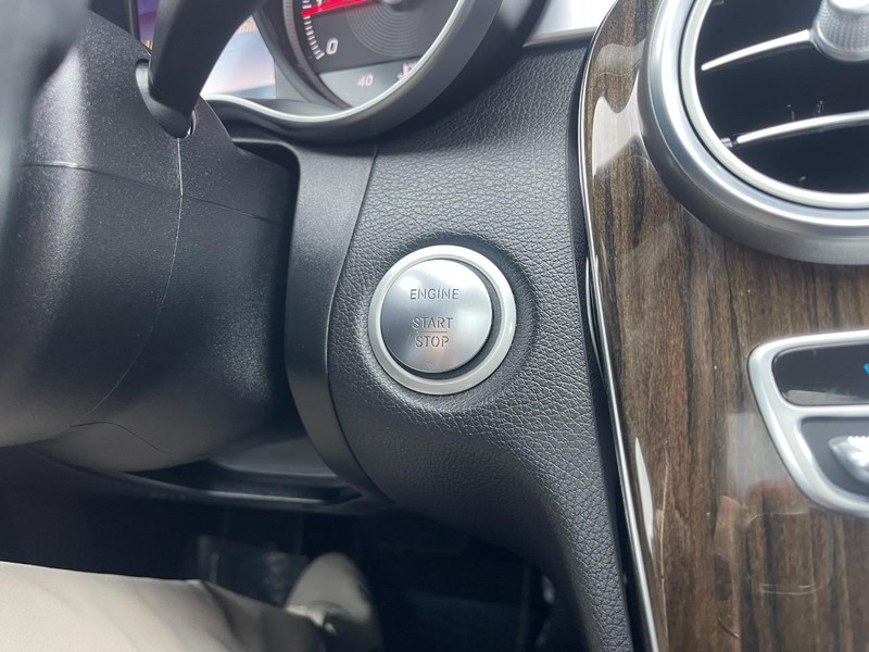 Mercedes-Benz C-Class Vehicle Image 29