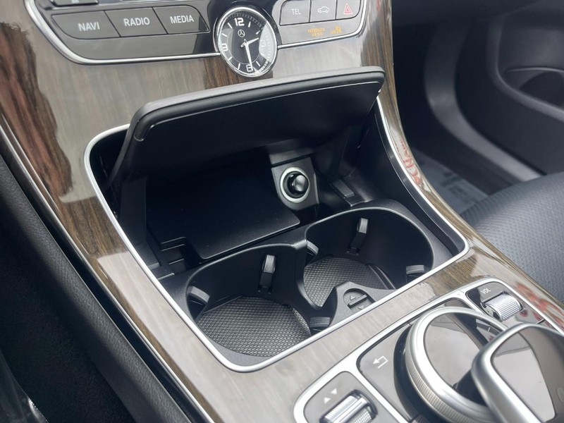 Mercedes-Benz C-Class Vehicle Image 35