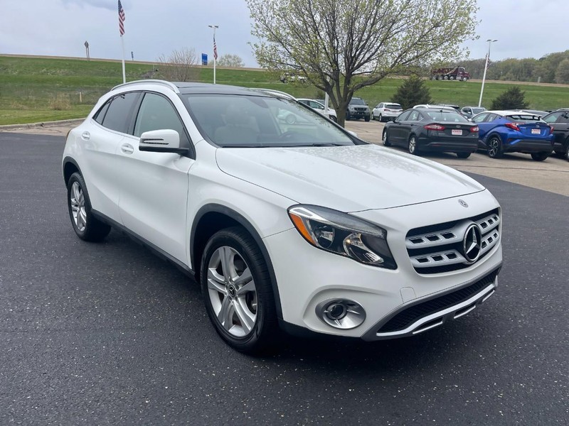 Mercedes-Benz GLA Vehicle Image 02