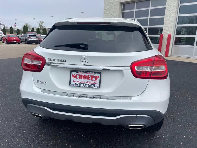 Mercedes-Benz GLA Vehicle Image 04
