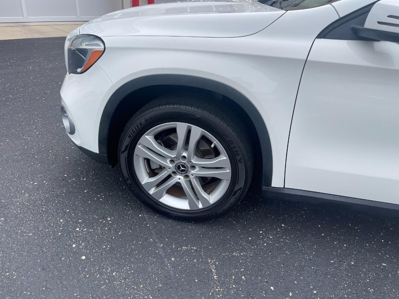 Mercedes-Benz GLA Vehicle Image 07