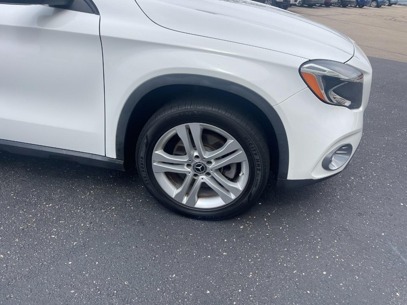 Mercedes-Benz GLA Vehicle Image 08