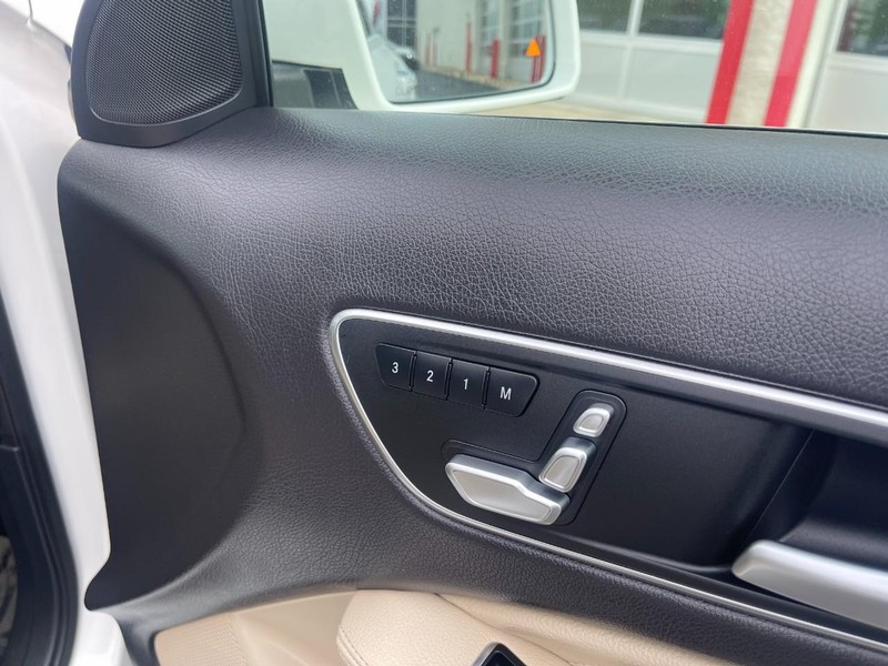 Mercedes-Benz GLA Vehicle Image 13