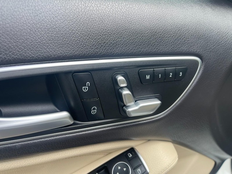 Mercedes-Benz GLA Vehicle Image 22