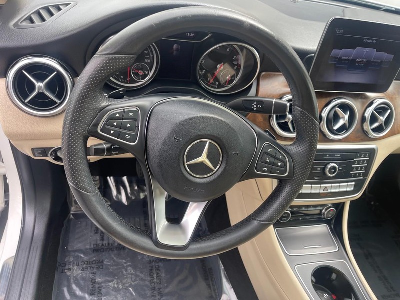 Mercedes-Benz GLA Vehicle Image 25