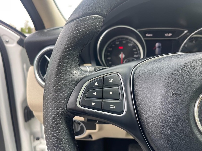 Mercedes-Benz GLA Vehicle Image 26