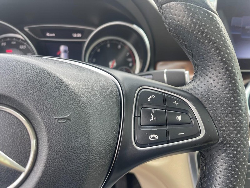 Mercedes-Benz GLA Vehicle Image 27