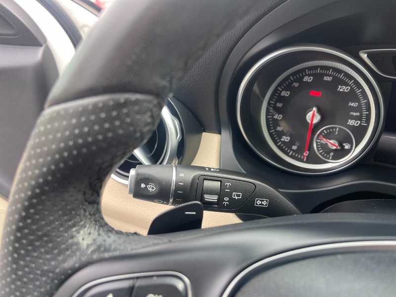 Mercedes-Benz GLA Vehicle Image 28