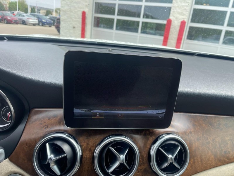 Mercedes-Benz GLA Vehicle Image 34