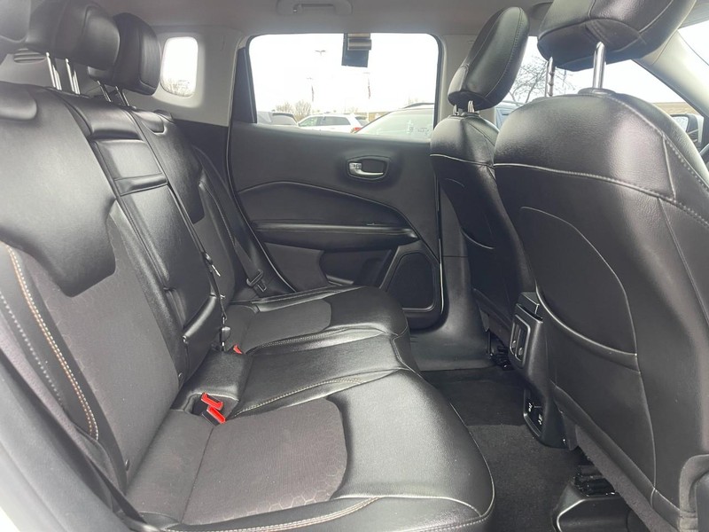 Jeep Compass Vehicle Image 10