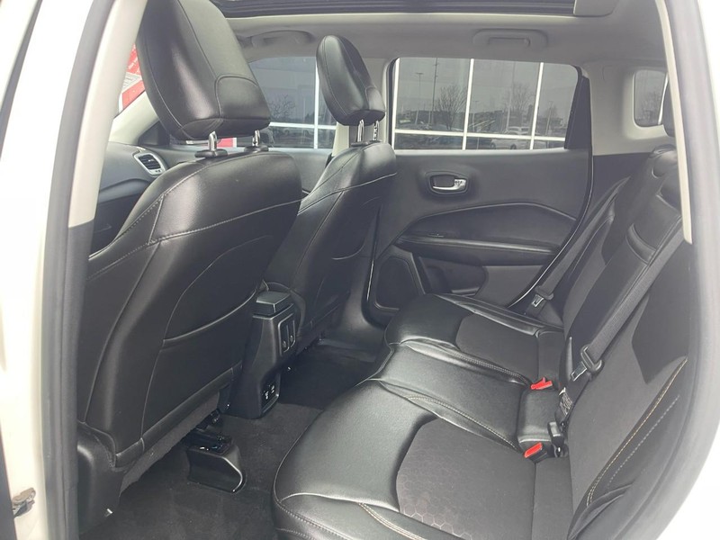 Jeep Compass Vehicle Image 13