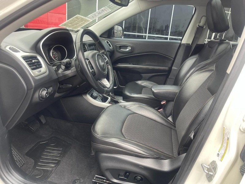 Jeep Compass Vehicle Image 15