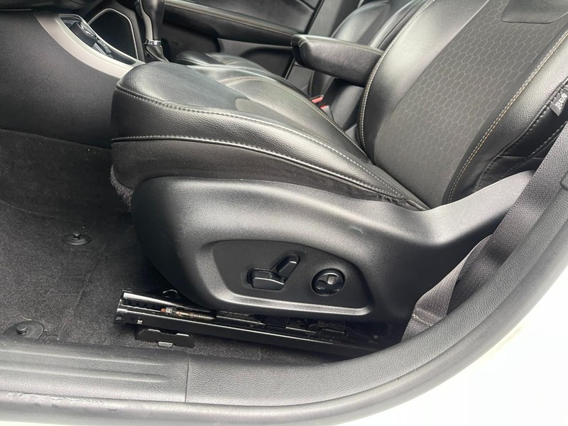 Jeep Compass Vehicle Image 16