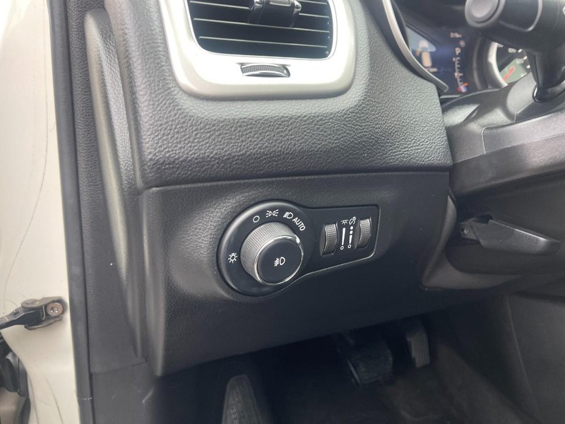 Jeep Compass Vehicle Image 18