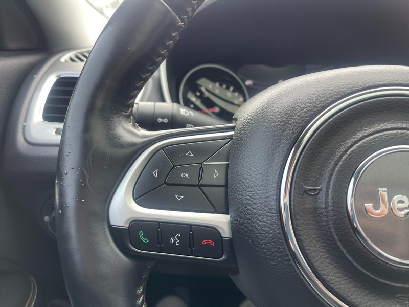 Jeep Compass Vehicle Image 20