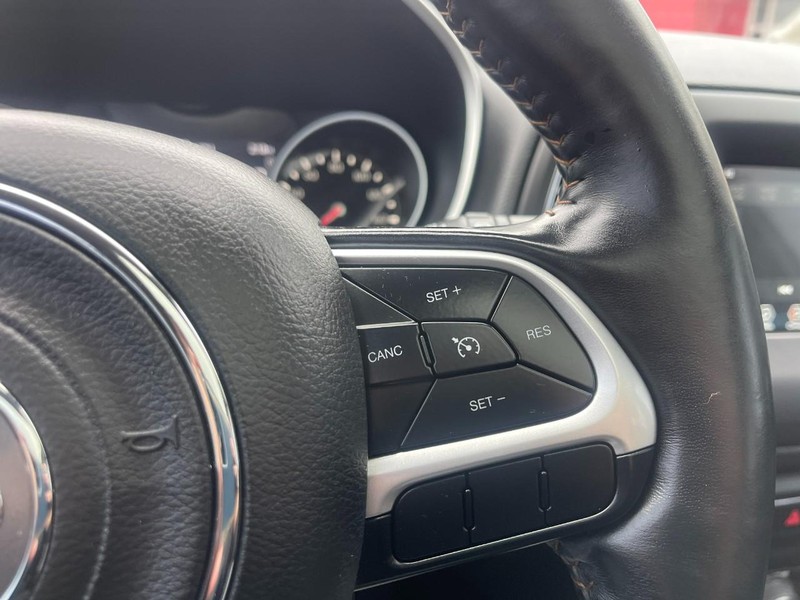 Jeep Compass Vehicle Image 21