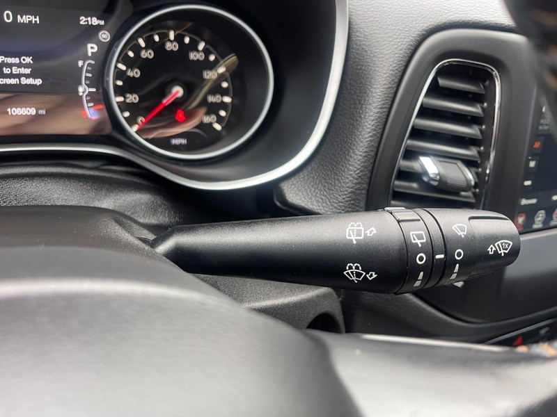 Jeep Compass Vehicle Image 24