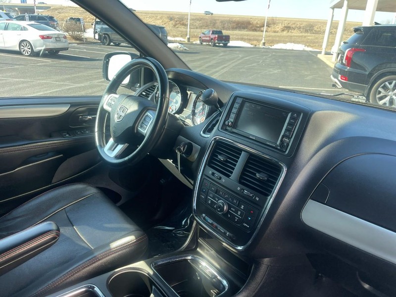 Dodge Grand Caravan Vehicle Image 09