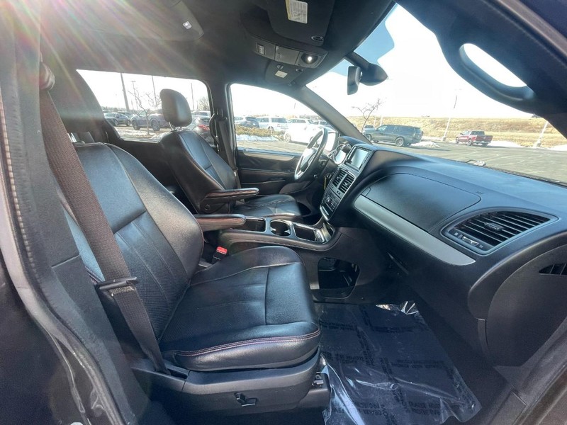 Dodge Grand Caravan Vehicle Image 10