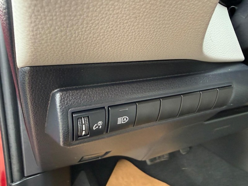 Toyota Corolla Vehicle Image 16