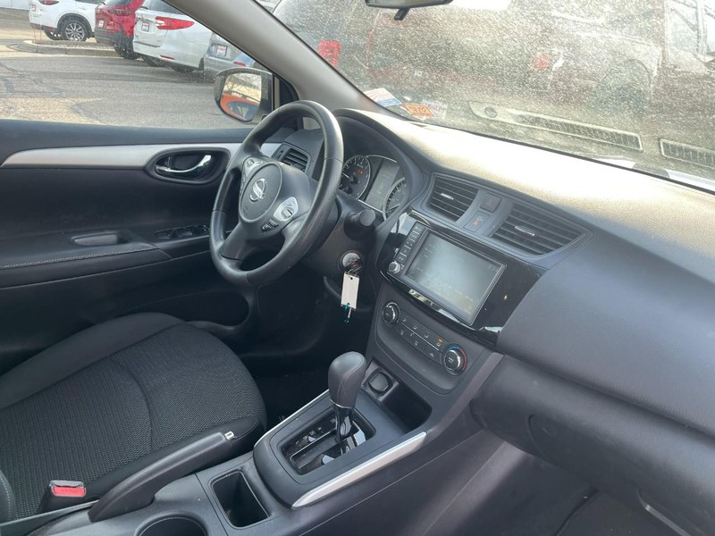 Nissan Sentra Vehicle Image 02