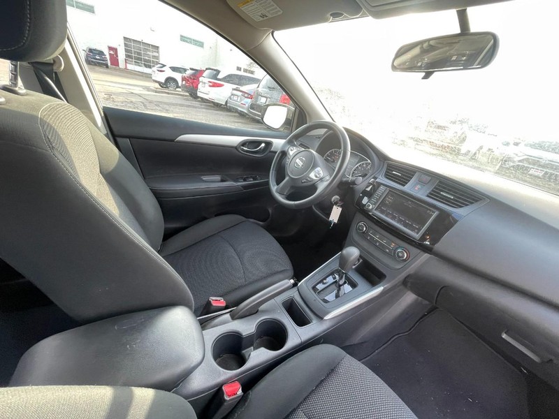 Nissan Sentra Vehicle Image 05