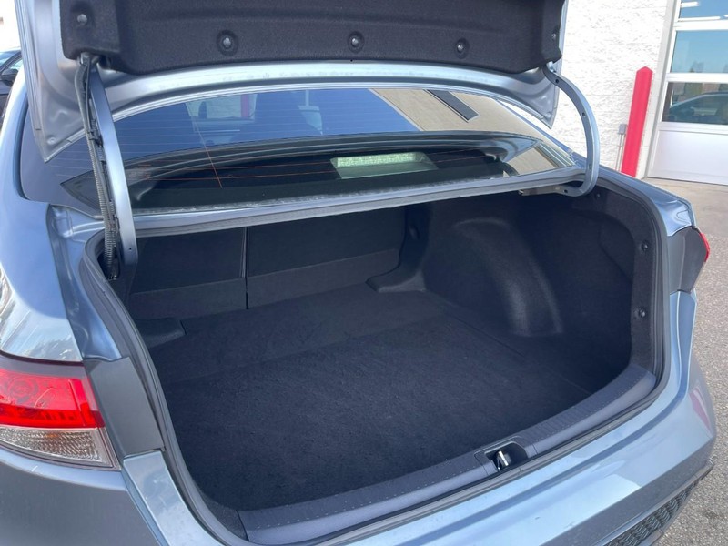 Toyota Corolla Vehicle Image 15