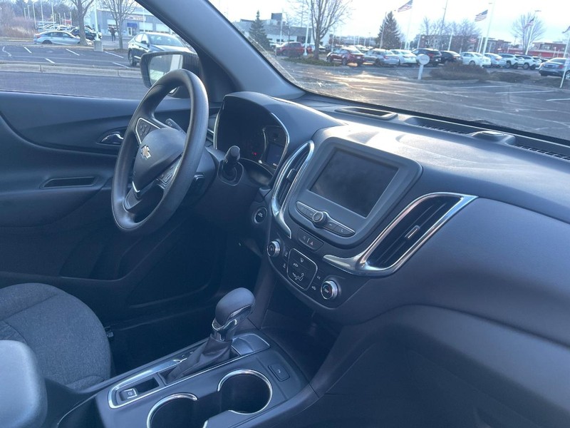 Chevrolet Equinox Vehicle Image 02