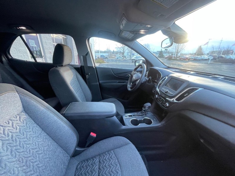 Chevrolet Equinox Vehicle Image 03