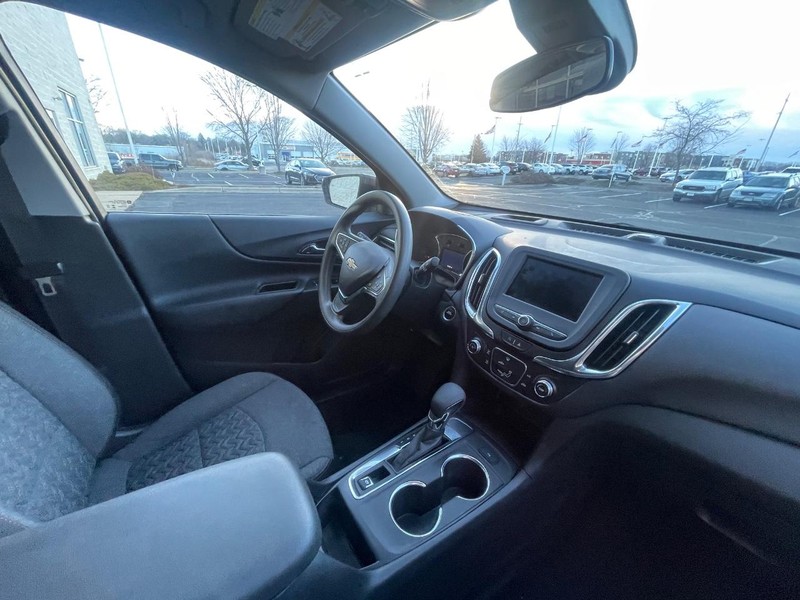 Chevrolet Equinox Vehicle Image 05