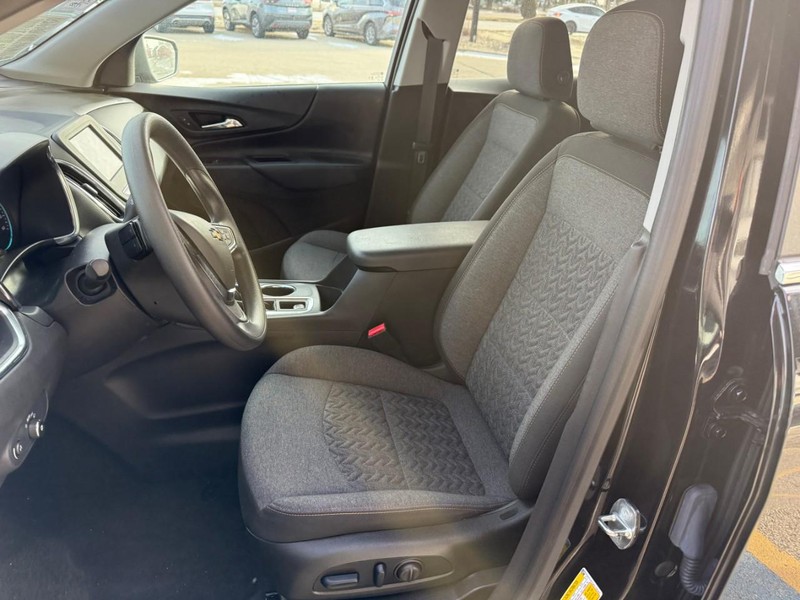 Chevrolet Equinox Vehicle Image 09