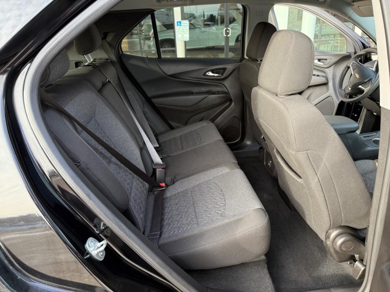 Chevrolet Equinox Vehicle Image 14