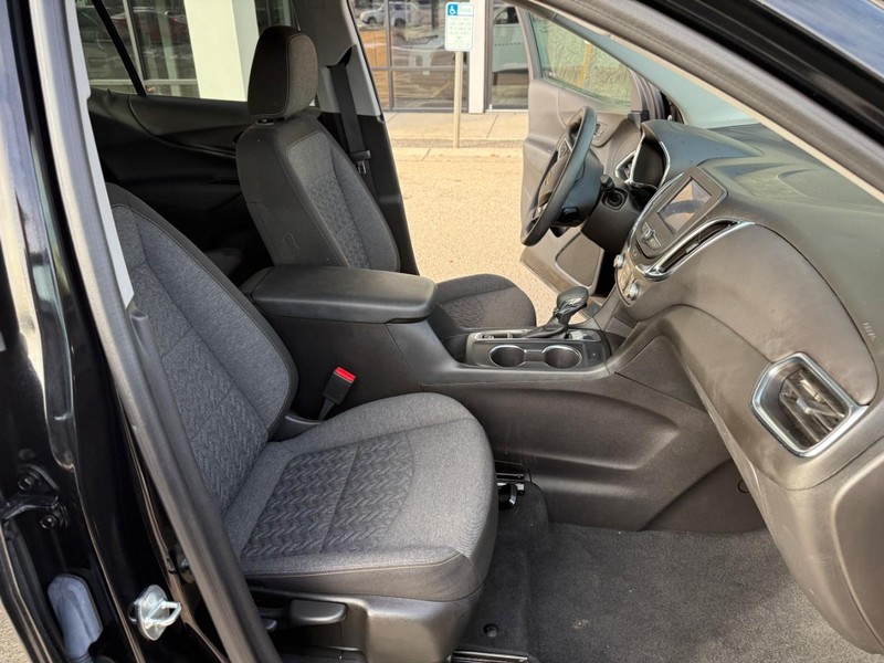 Chevrolet Equinox Vehicle Image 16