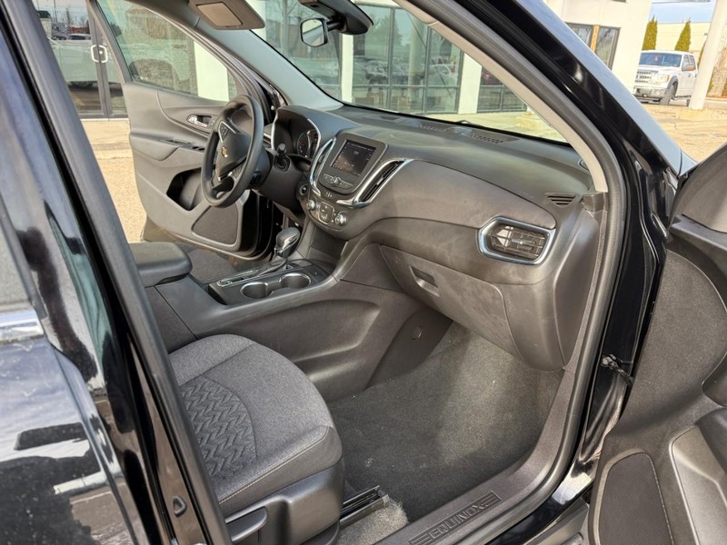 Chevrolet Equinox Vehicle Image 17
