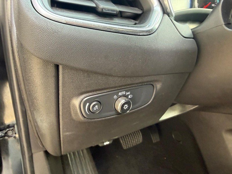 Chevrolet Equinox Vehicle Image 18