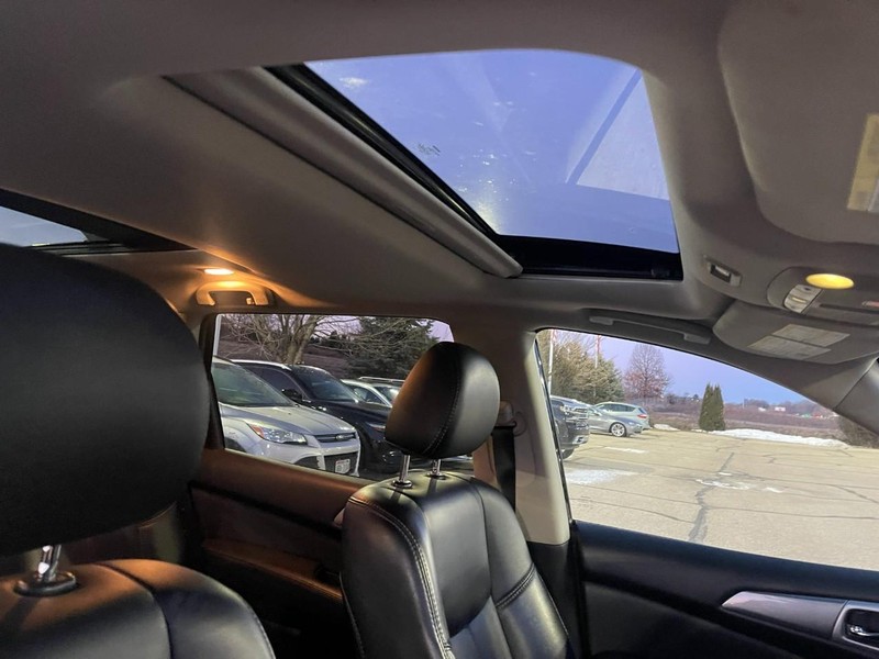 Nissan Pathfinder Vehicle Image 03