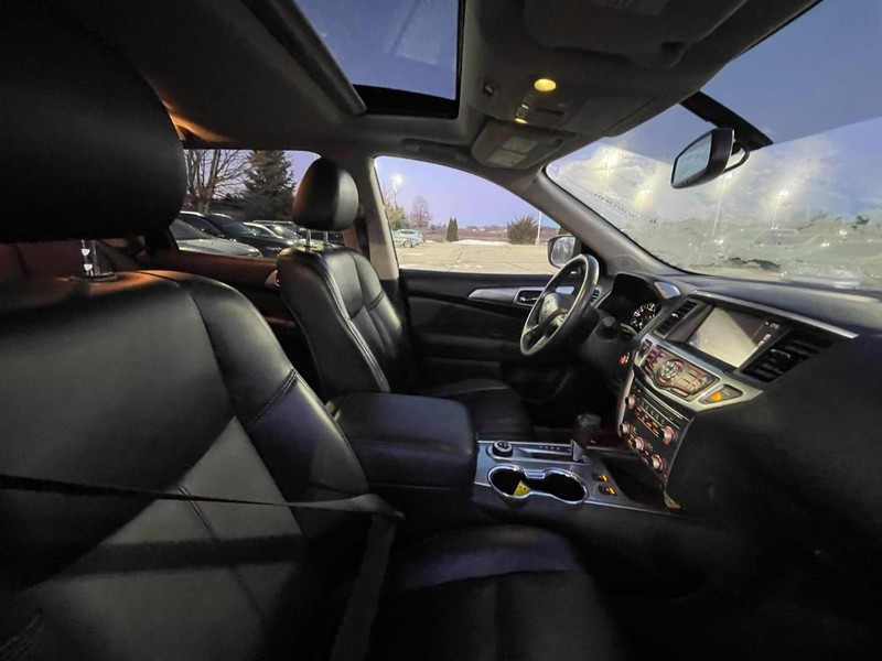 Nissan Pathfinder Vehicle Image 04