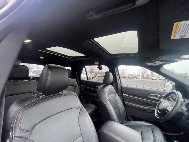 Ford Explorer Vehicle Image 07