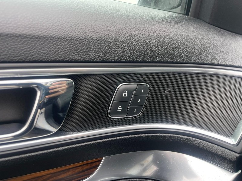 Ford Explorer Vehicle Image 20