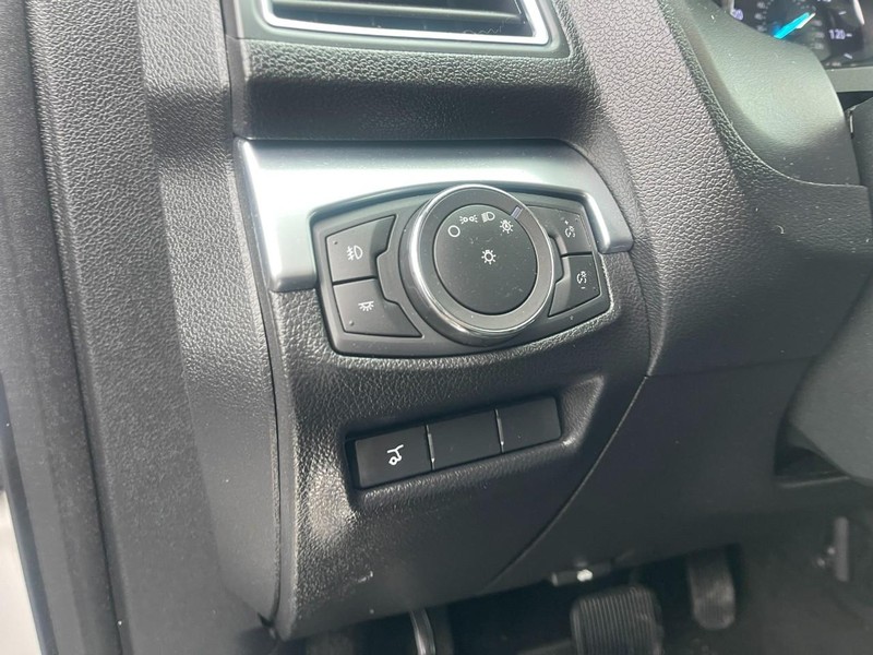 Ford Explorer Vehicle Image 21